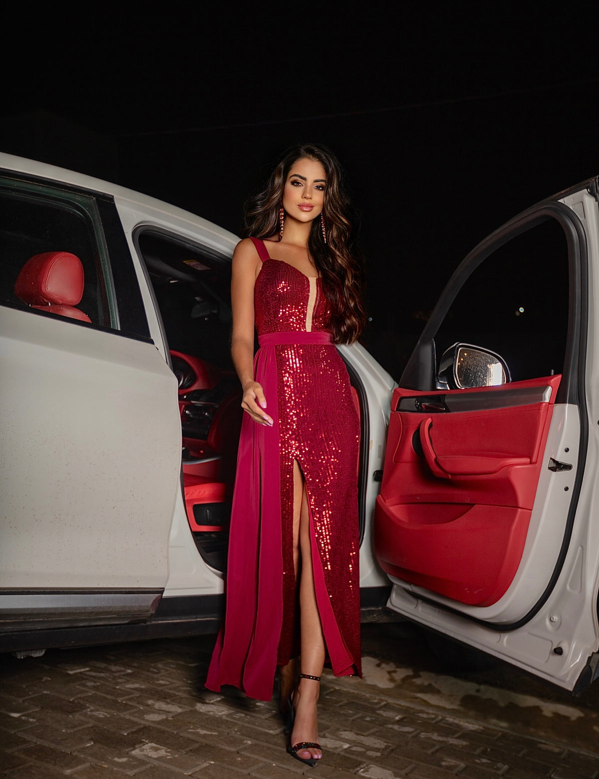 Vestido Paetê Fenda Carina Vinho