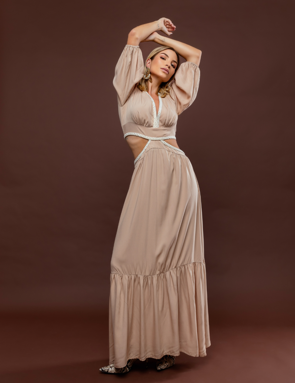 Vestido Com Abertura Lateral Narcisa - Bege