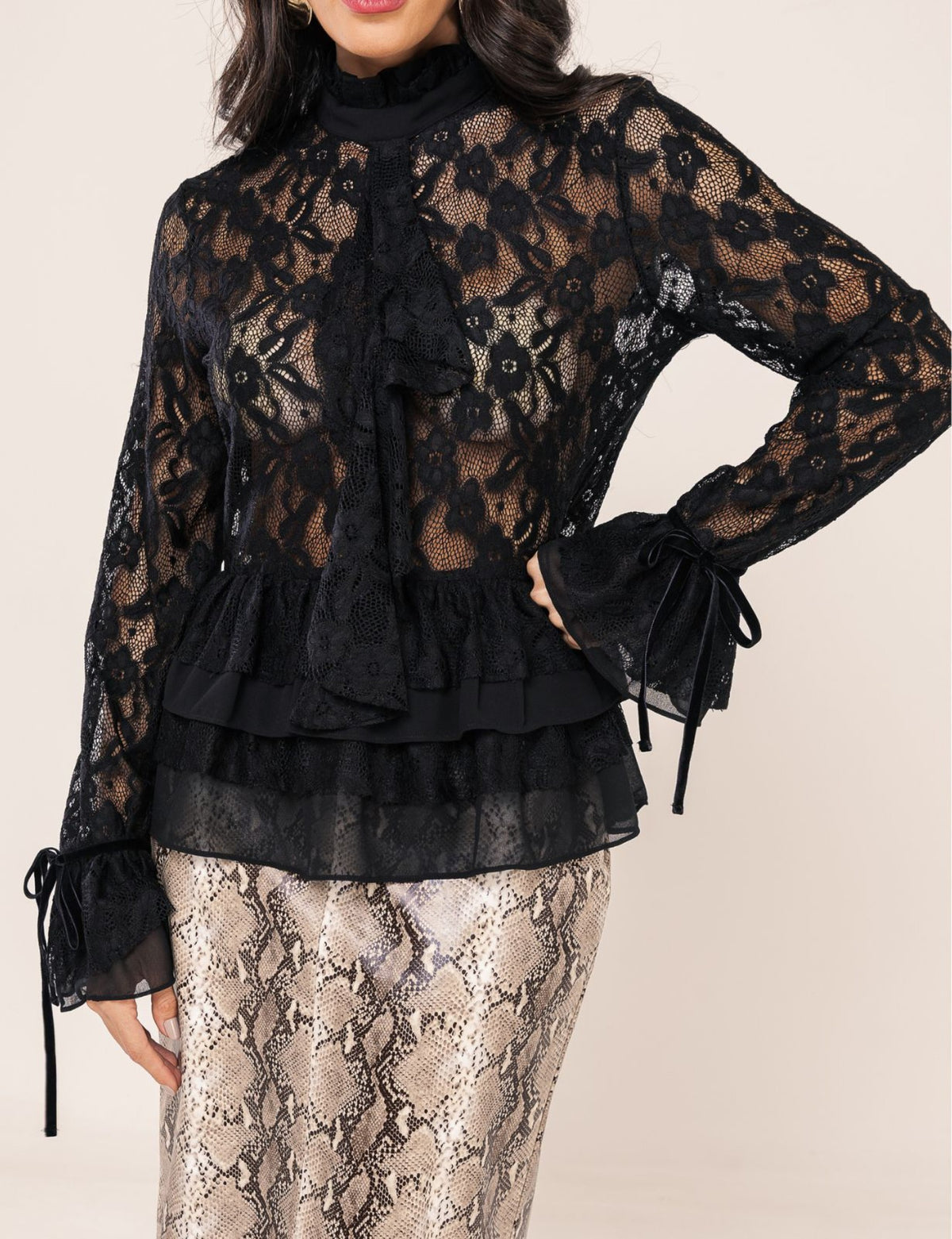 Camisa em Renda Flora - Preta