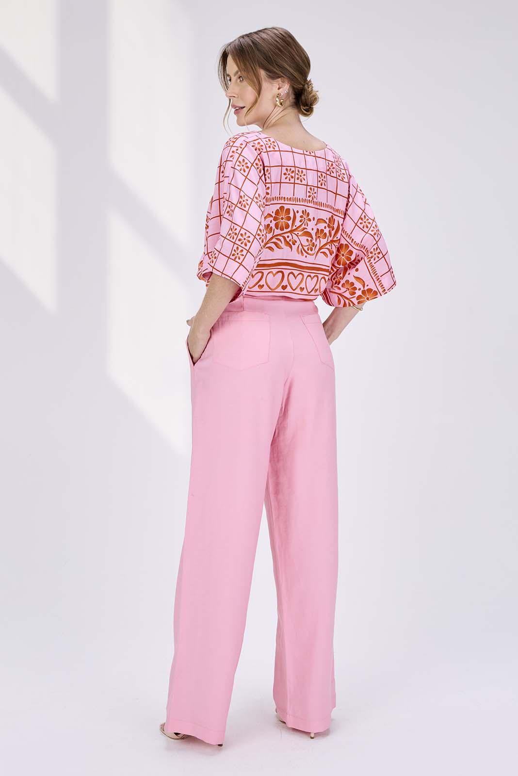 Conjunto de Calça e Cropped Soltinho - Rosa - Estampado