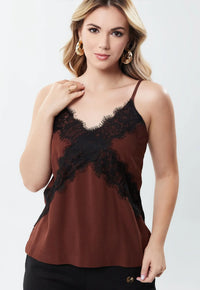 Blusa Mamorena de Alça Fina em Viscolinho com Detalhe de Renda Chantilly no Busto