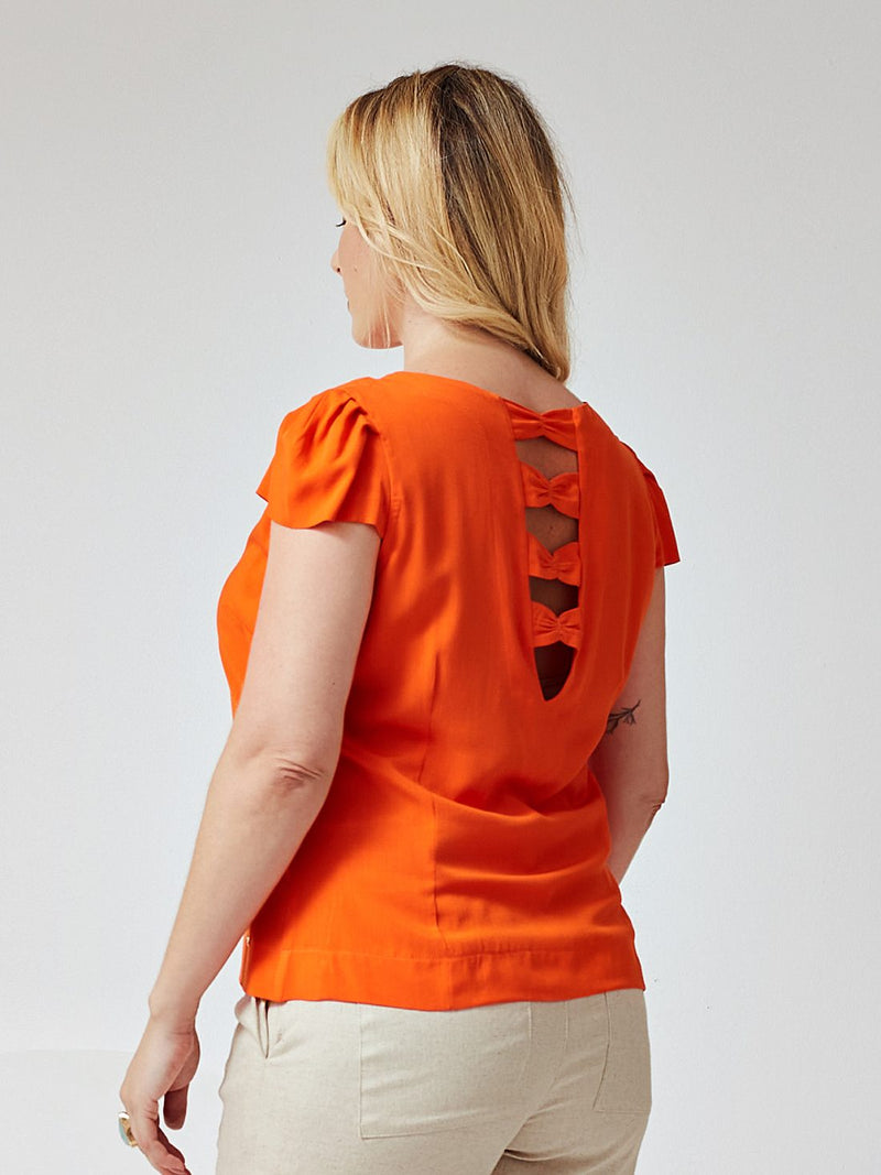 Blusa Mamorena de Manga Meia Cava em Viscolinho com Detalhes em Laços nas Costas