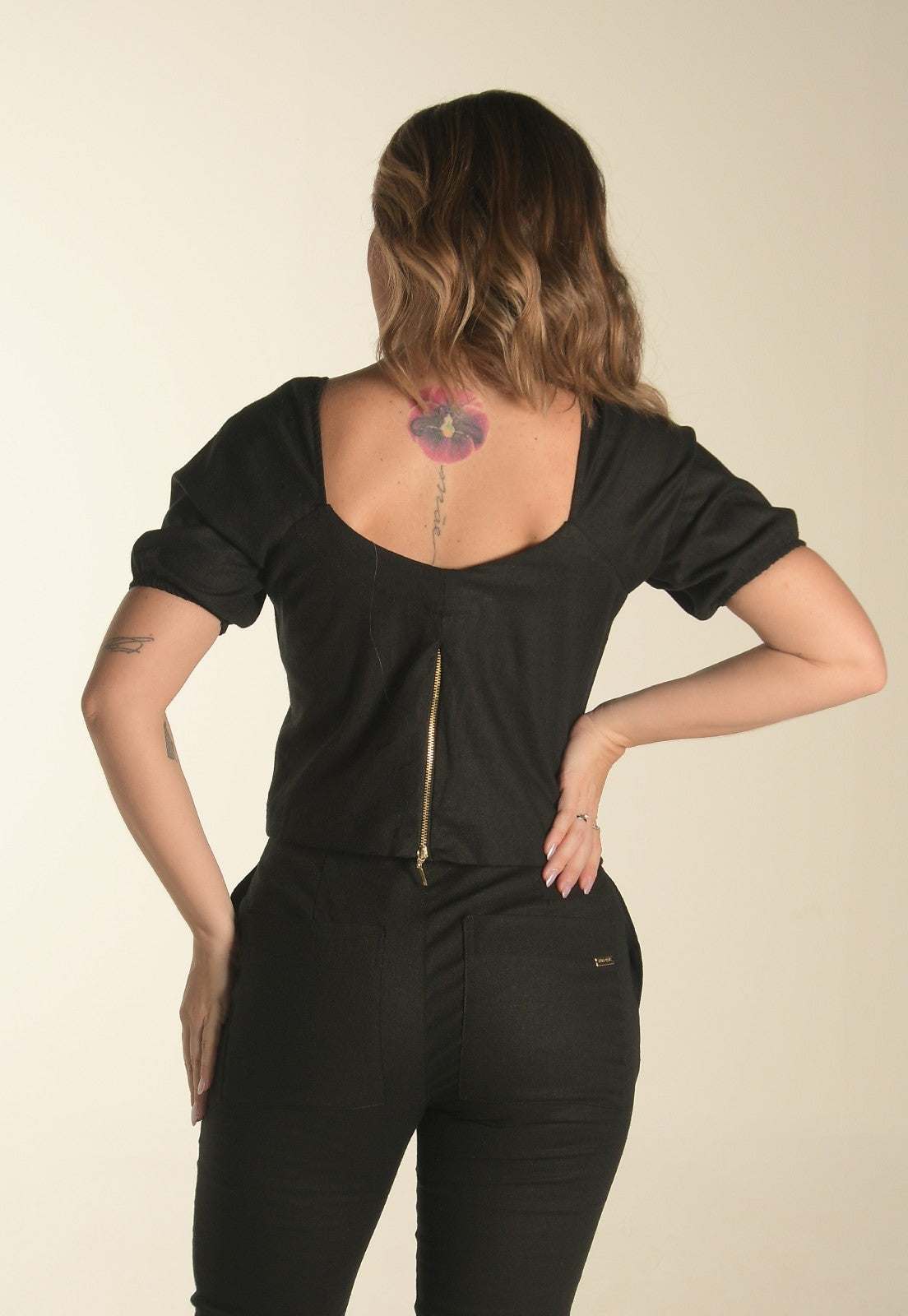 Blusa Mamorena em Linho com Elastano com Recortes no Busto