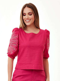 Blusa Mamorena em Linho Misto de Manga Curta com Bordado Eletronico