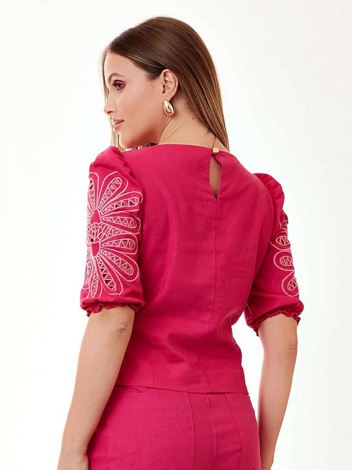 Blusa Mamorena em Linho Misto de Manga Curta com Bordado Eletronico