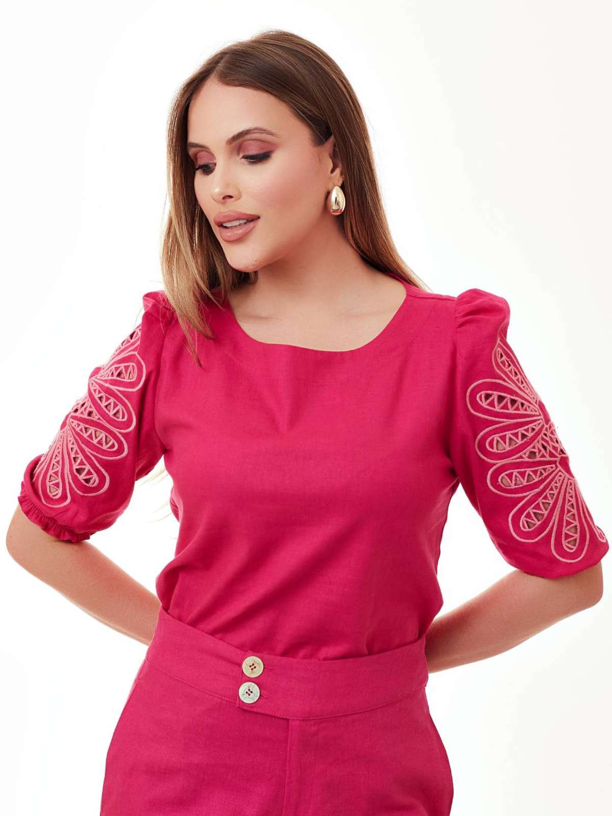 Blusa Mamorena em Linho Misto de Manga Curta com Bordado Eletronico