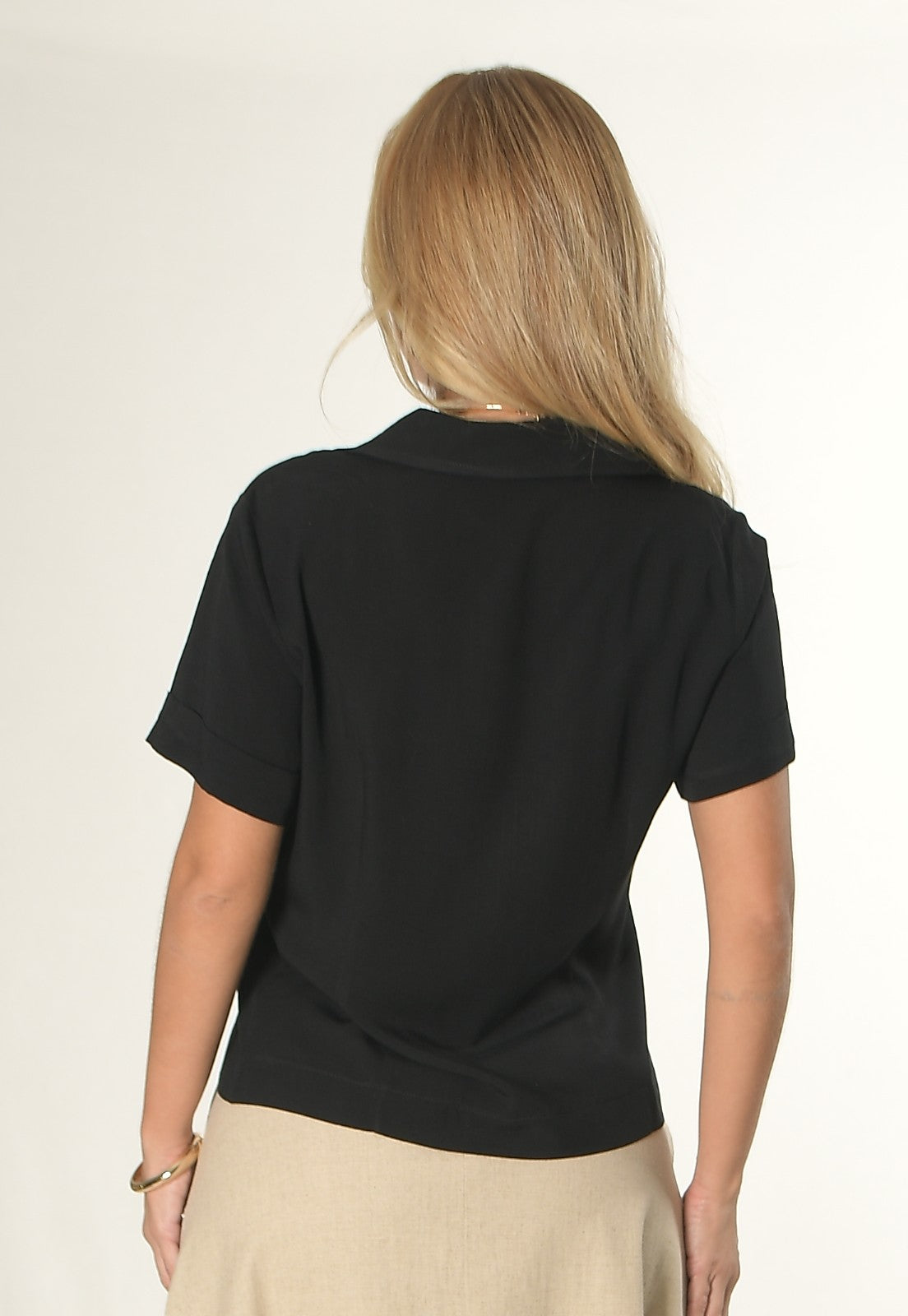 Blusa Mamorena em Viscolinho com Bolso Embutido e Detalhes em Botão