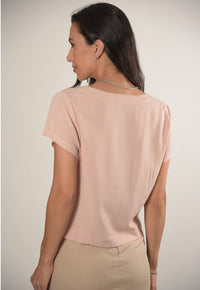 Blusa Mamorena Manga Curta em Viscolinho com Detalhe de Bolso