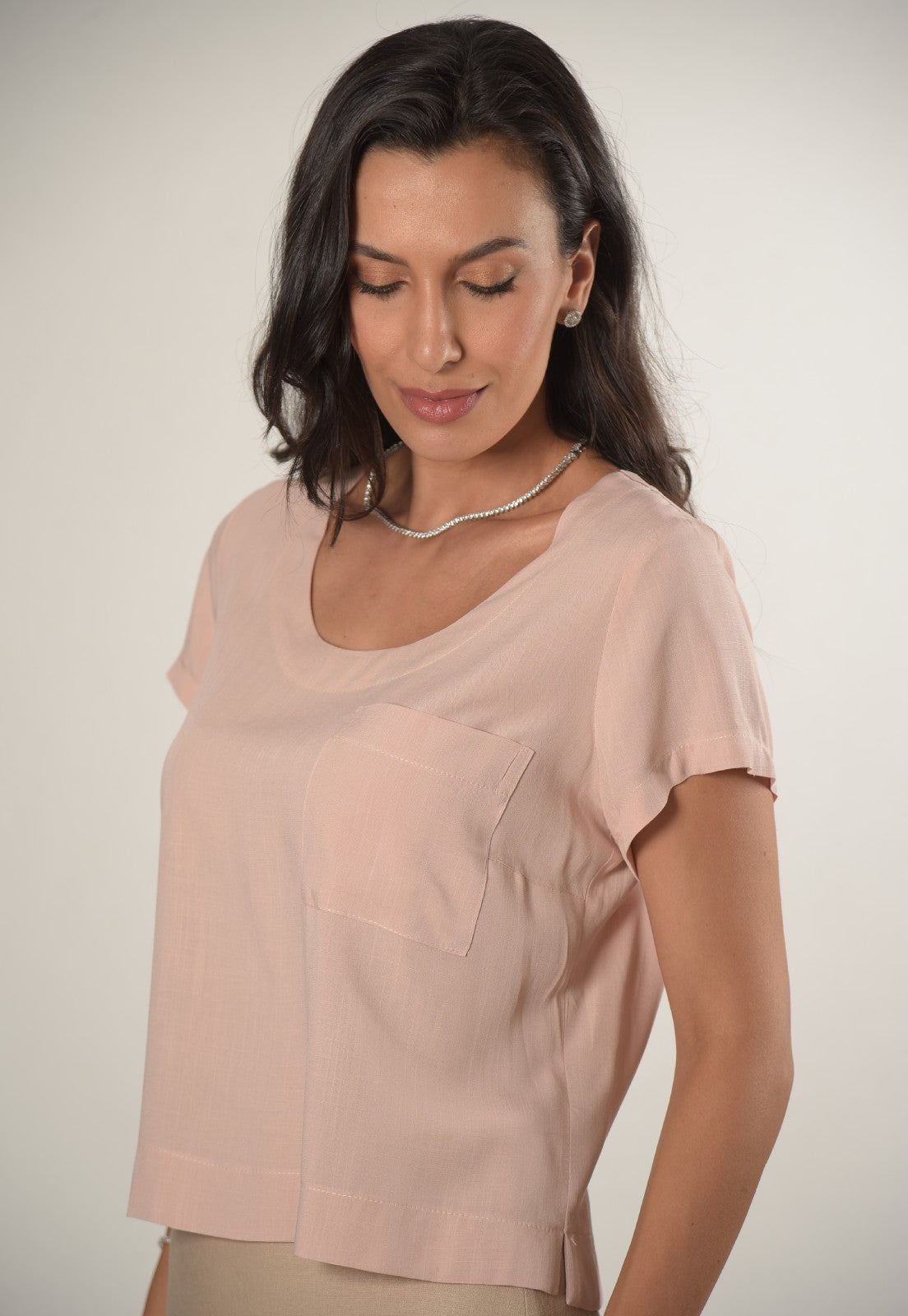 Blusa Mamorena Manga Curta em Viscolinho com Detalhe de Bolso