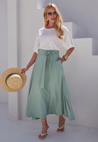 Blusa Mamorena Manga Curta em Viscolinho com Renda Vazada nas Costas