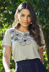 Blusa Mamorena Manga Curta em Viscolycra com Bordado Eletrônico de Flores