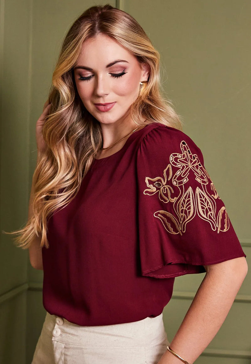 Blusa Mamorena Manga Curta Godê em Viscolinho com Bordado