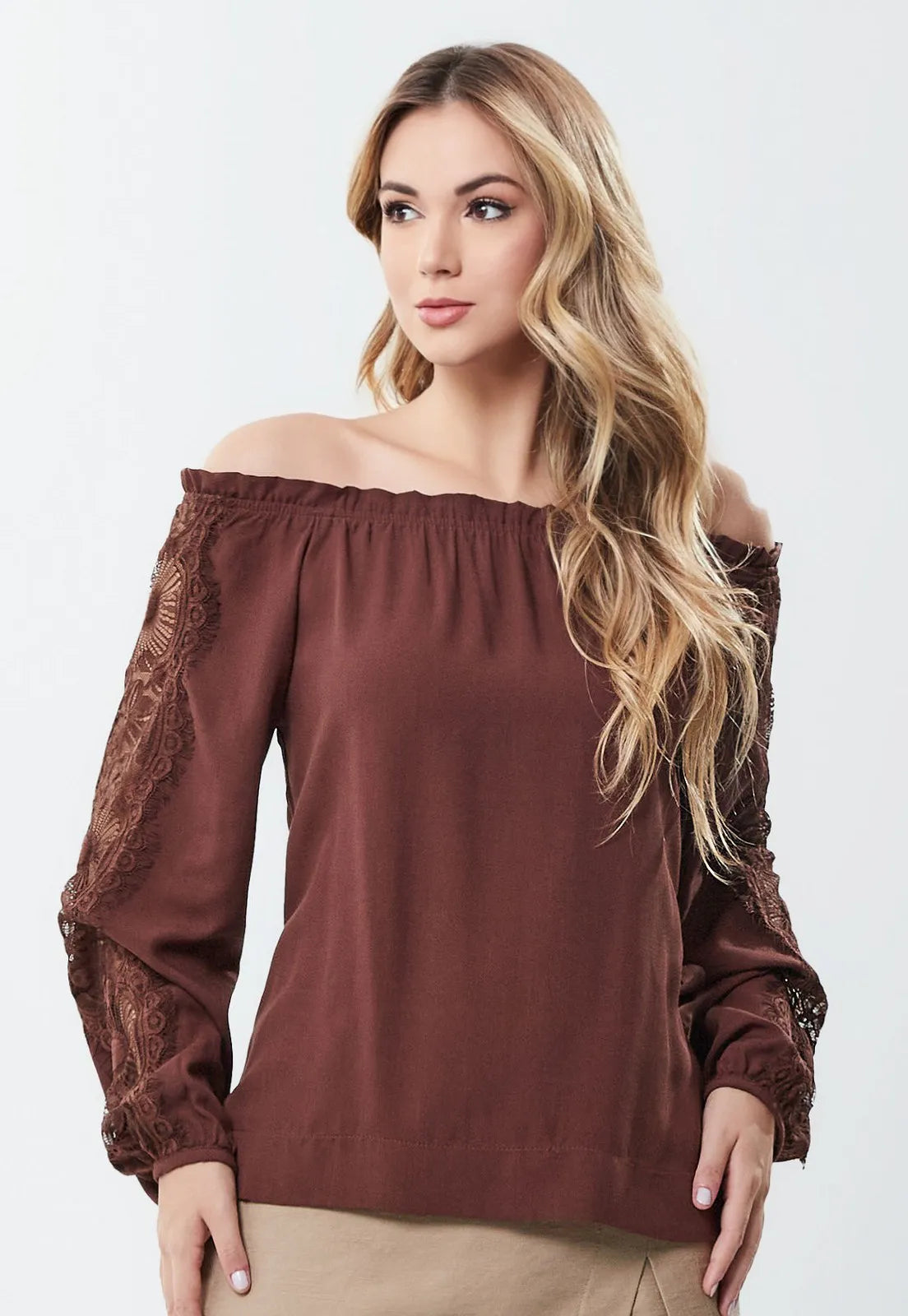 Blusa Mamorena Ombro a Ombro em Viscolinho com Detalhe de Renda nas Mangas