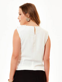 Blusa Mamorena Regata em Viscolinho com Feltro no Ombro e Botão de Borboleta