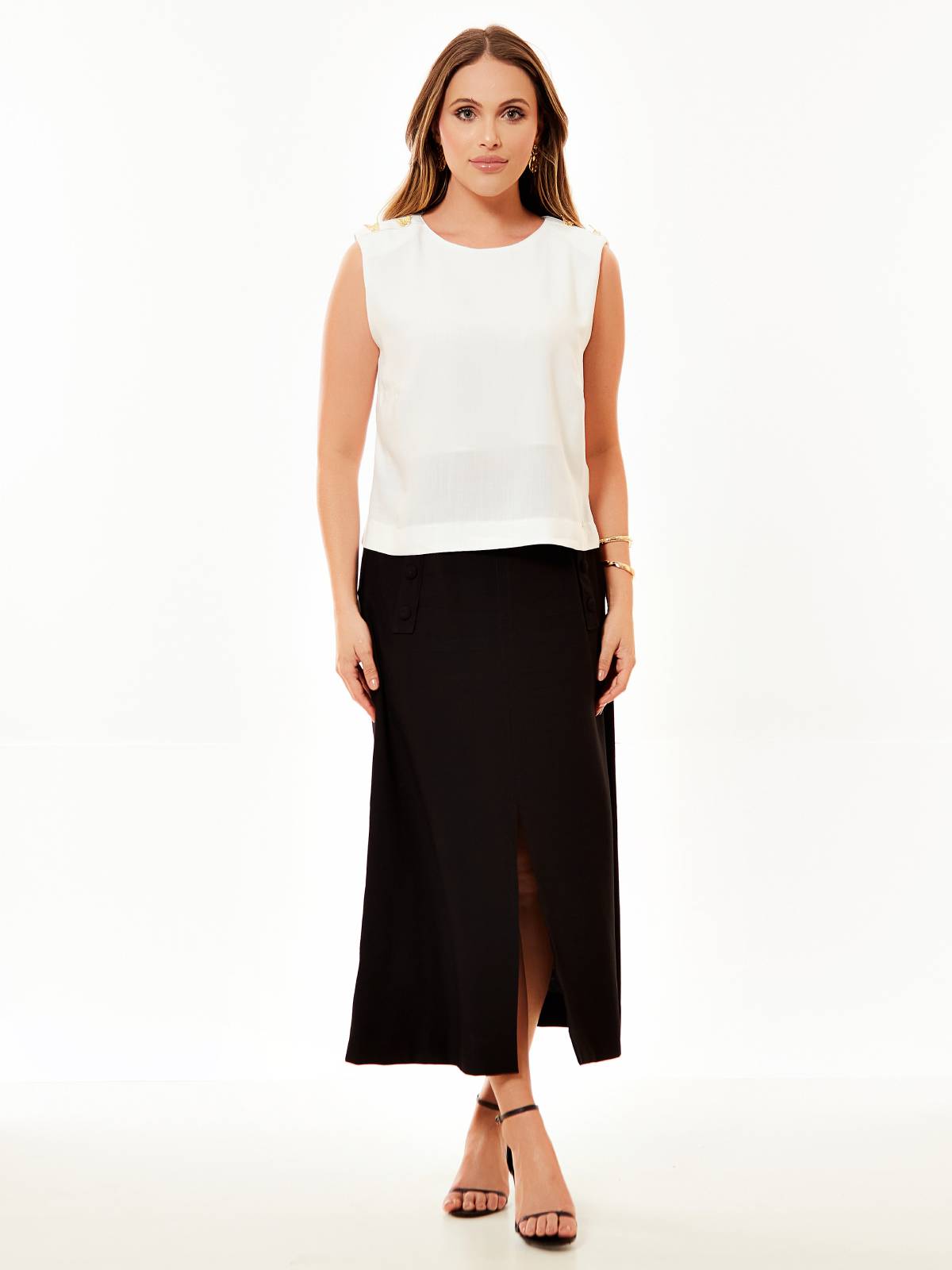 Blusa Mamorena Regata em Viscolinho com Feltro no Ombro e Botão de Borboleta