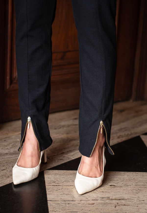 Calça Mamorena Skinny em Tecido Enki com Zíper na Barra