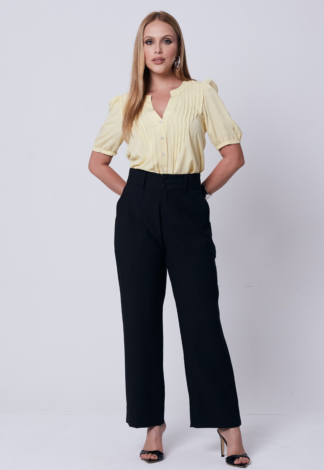 Calça Mamorena Longuete Reta em Liocel com Bolsos e Botão Encapado