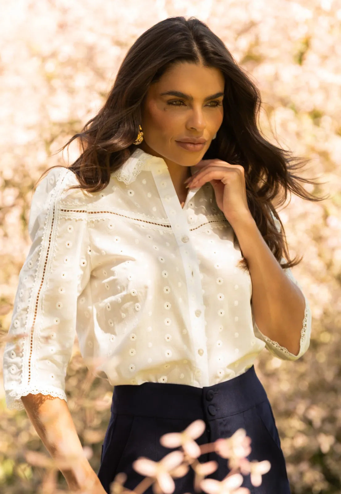 Camisa Mamorena Manga 7/8 em Laise com Detalhes de Entremeios