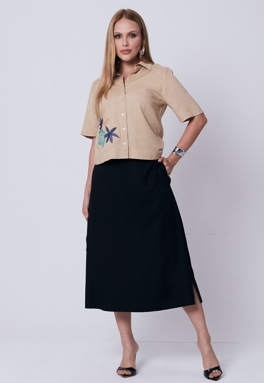 Camisa Mamorena Manga Curta em Linho com Frente Bordada