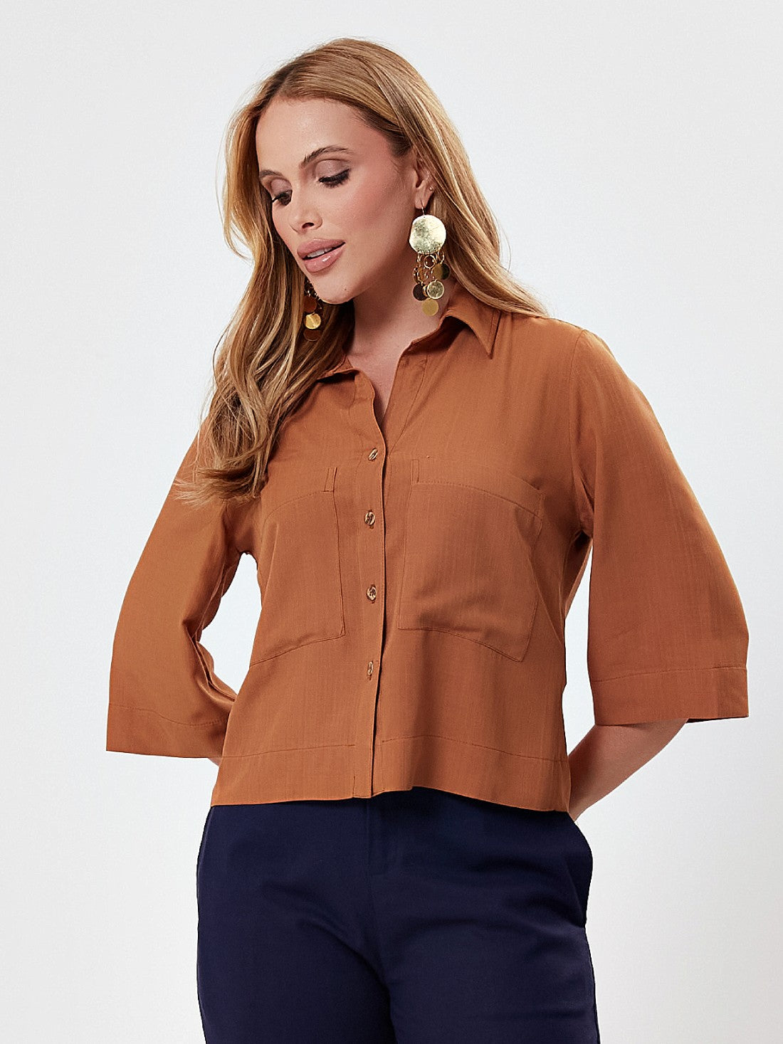 Camisa Mamorena Manga Curta em Viscolinho com Dois Bolsos