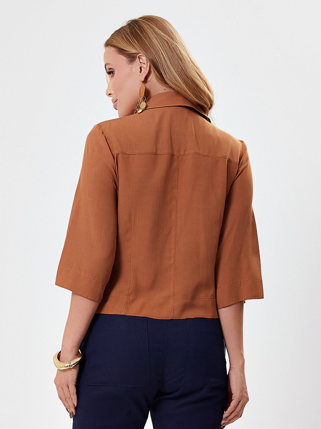 Camisa Mamorena Manga Curta em Viscolinho com Dois Bolsos