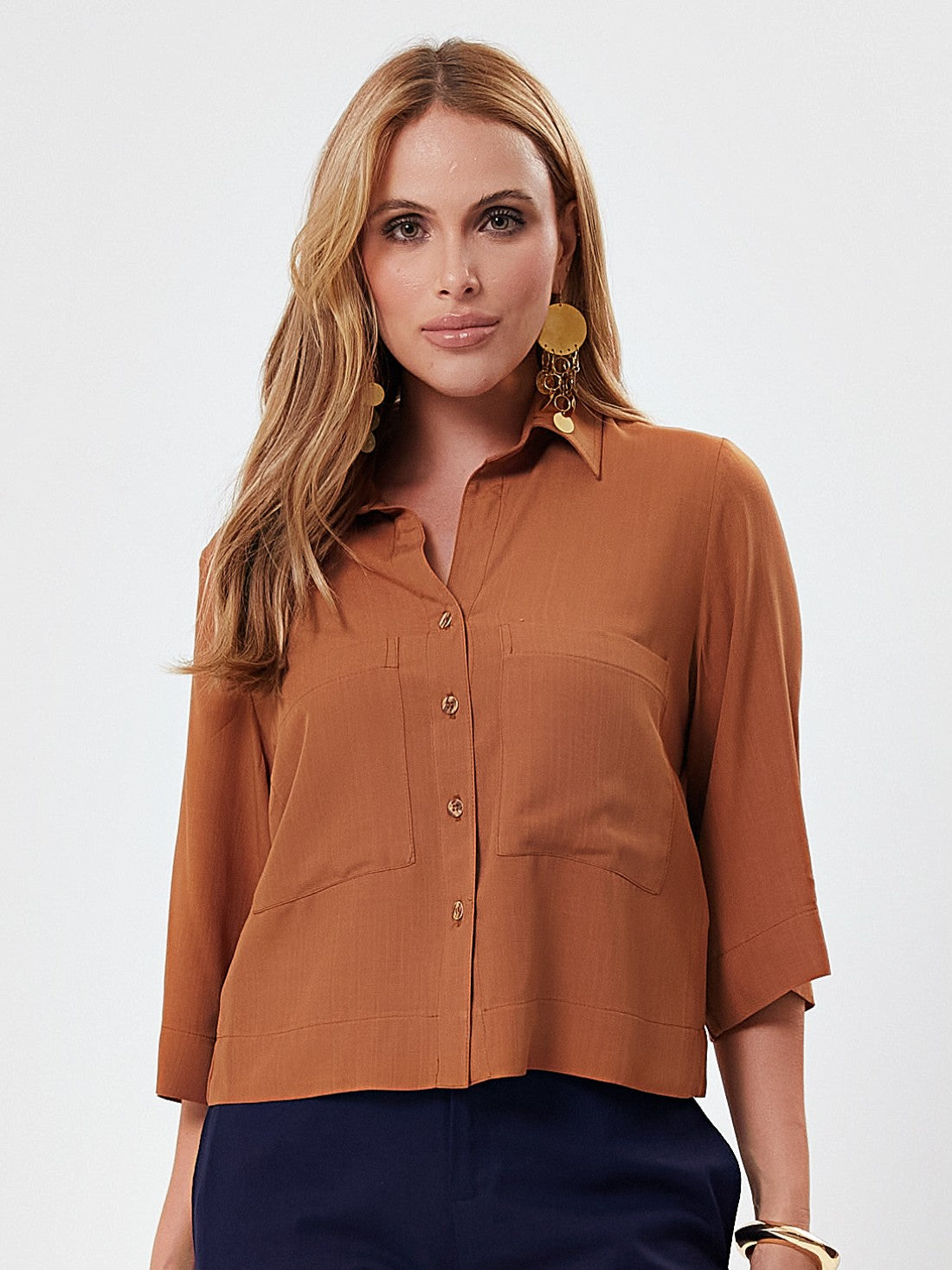 Camisa Mamorena Manga Curta em Viscolinho com Dois Bolsos