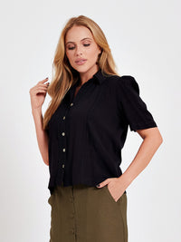 Camisa Mamorena Manga Curta em Viscolinho com Entremeio e Pregas