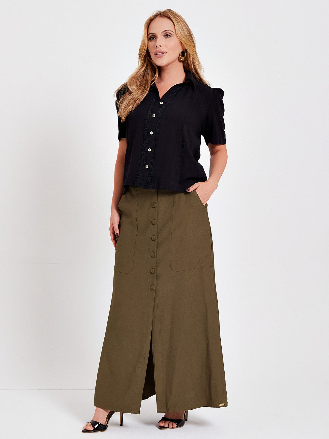 Camisa Mamorena Manga Curta em Viscolinho com Entremeio e Pregas