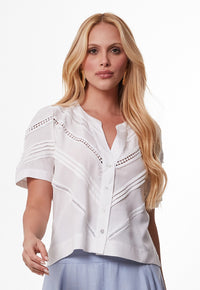 Camisa Mamorena Manga Curta em Viscolinho Com Renda e Botões de Madrepérola