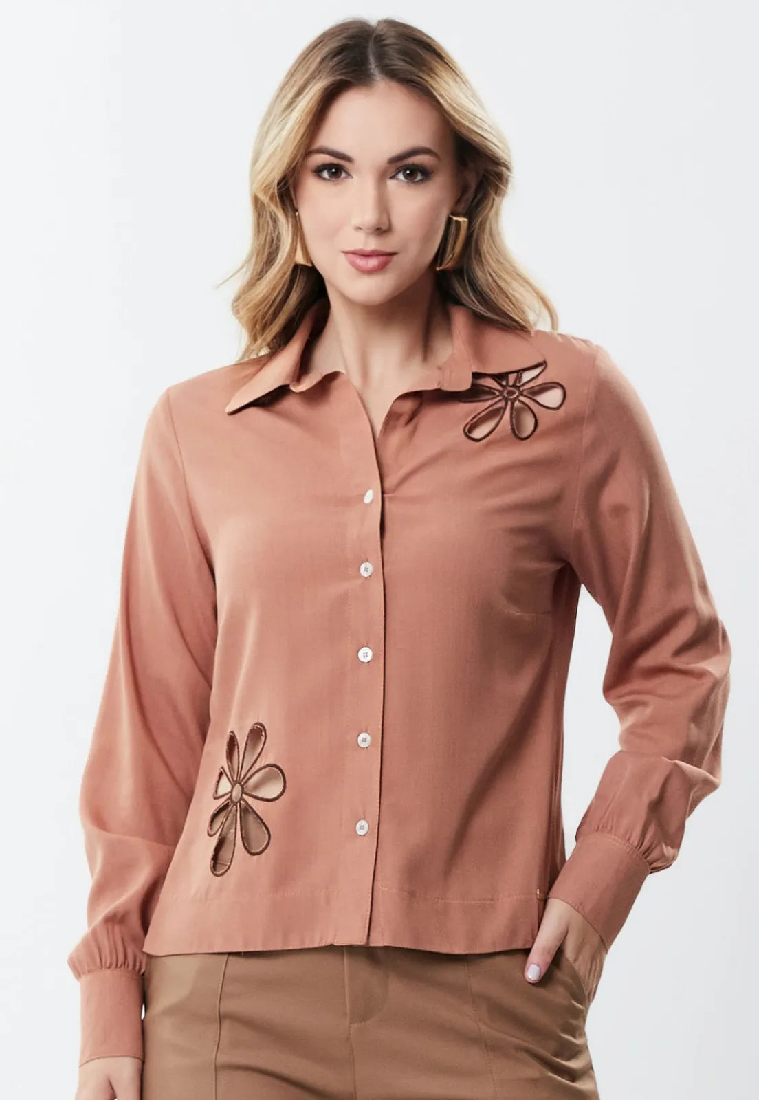 Camisa Mamorena Manga Longa em Viscolinho com Bordados Vazados