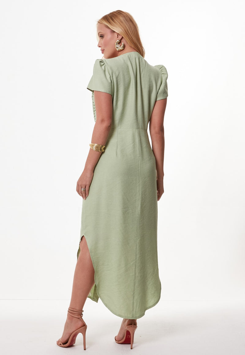 Chemise Mamorena Longuete em Liocel com Pregas e Botões de Madrepérola