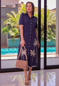 Chemise Mamorena Midi Godê Manga Curta em Viscose Sarjada com Bordado de Palmeiras