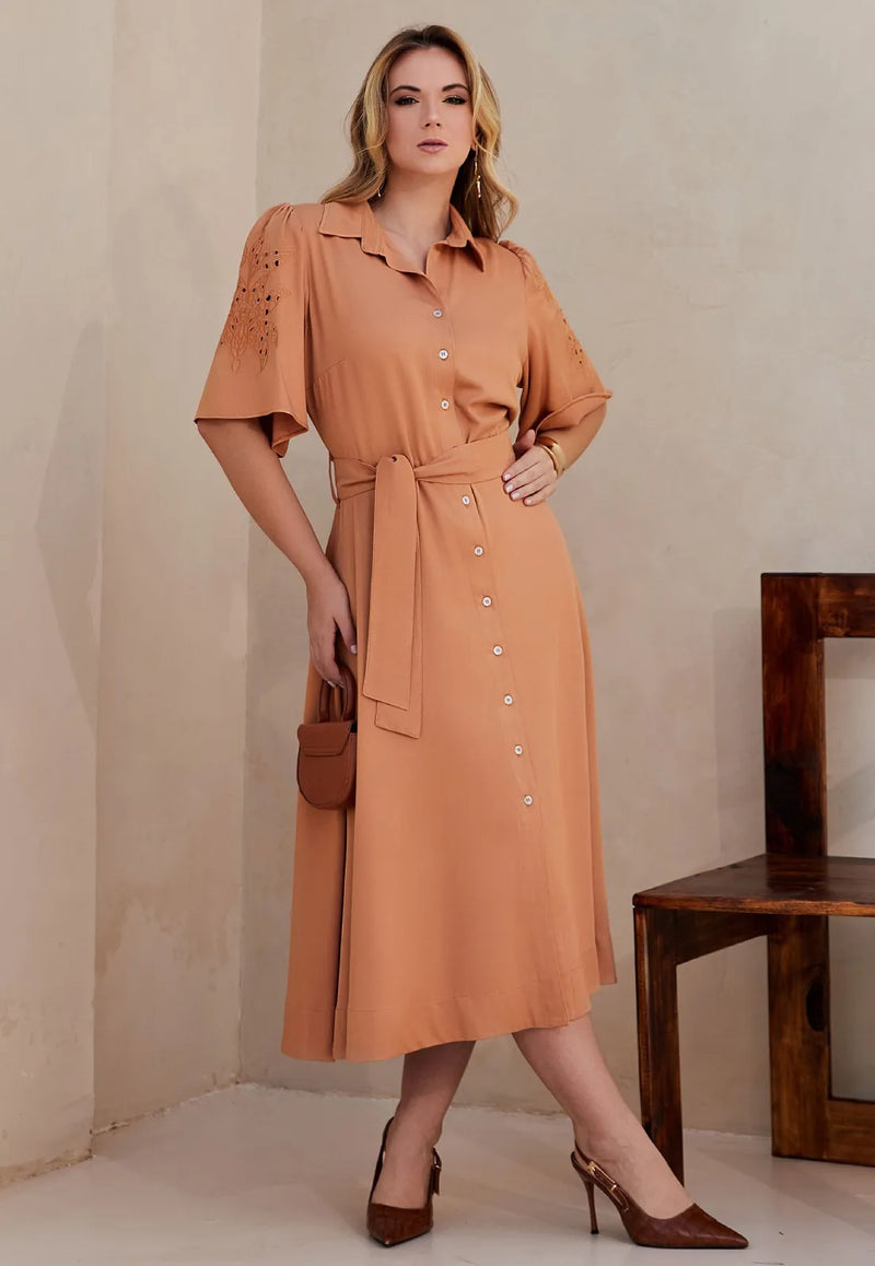 Chemise Mamorena Midi Manga Curta em Viscose com Faixa e Bordado nas Mangas