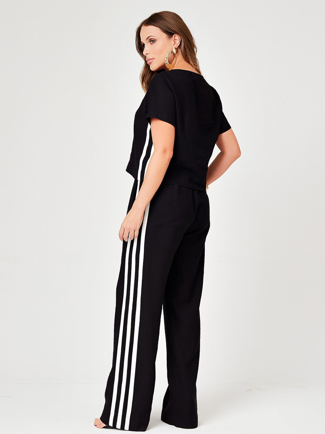 Conjunto Mamorena Blusa e Calça em Liocel com Detalhes de Faixas Laterais