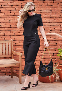 Conjunto Mamorena Blusa Manga Curta Bordada e Calça Pantacourt em Linho com Elastano