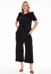 Conjunto Mamorena Blusa Manga Curta Bordada e Calça Pantacourt em Linho com Elastano