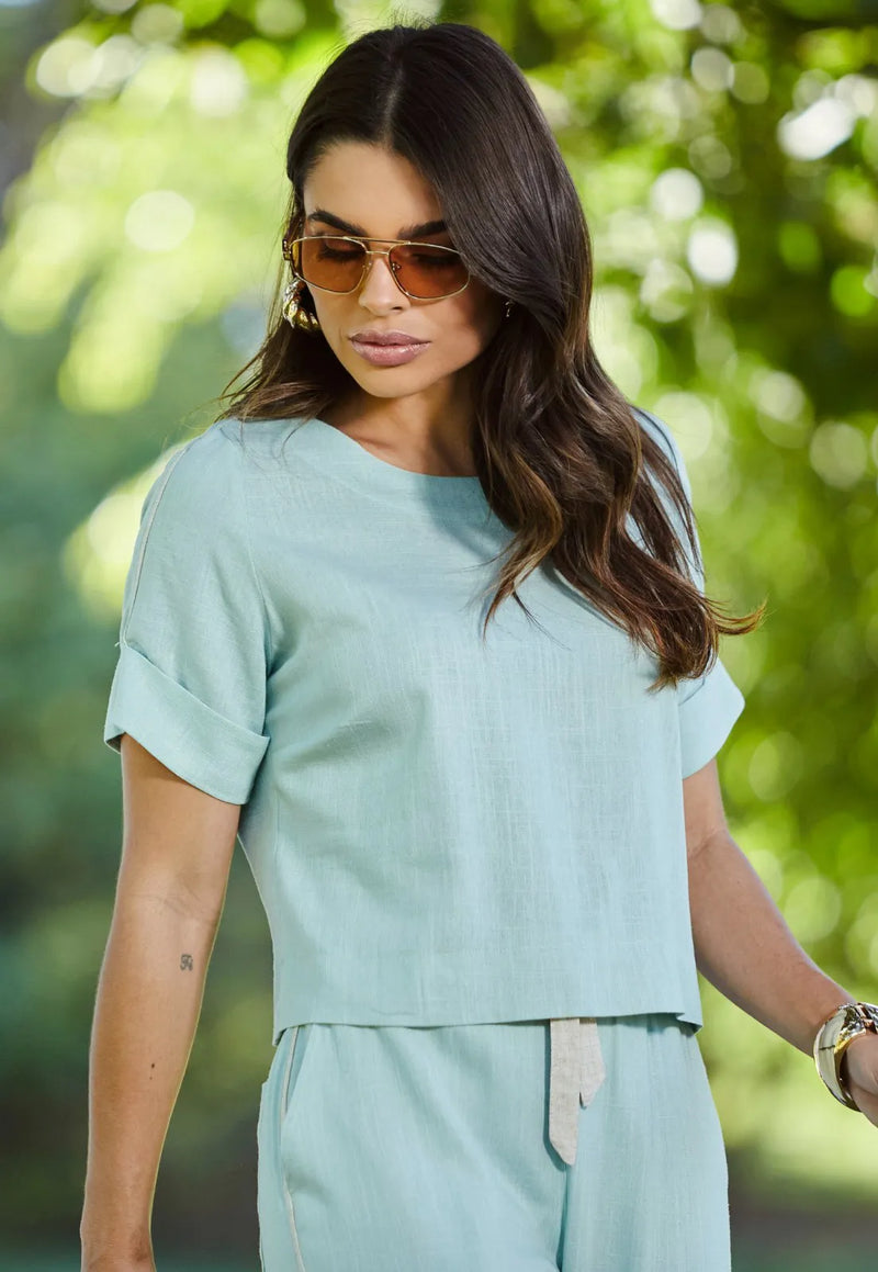Conjunto Mamorena Blusa Manga Curta e Calça Reta em Linho com Detalhes de Viés nas Laterais