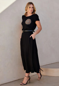Conjunto Mamorena Blusa Manga Curta e Saia Godê Midi em Viscose com Bordados