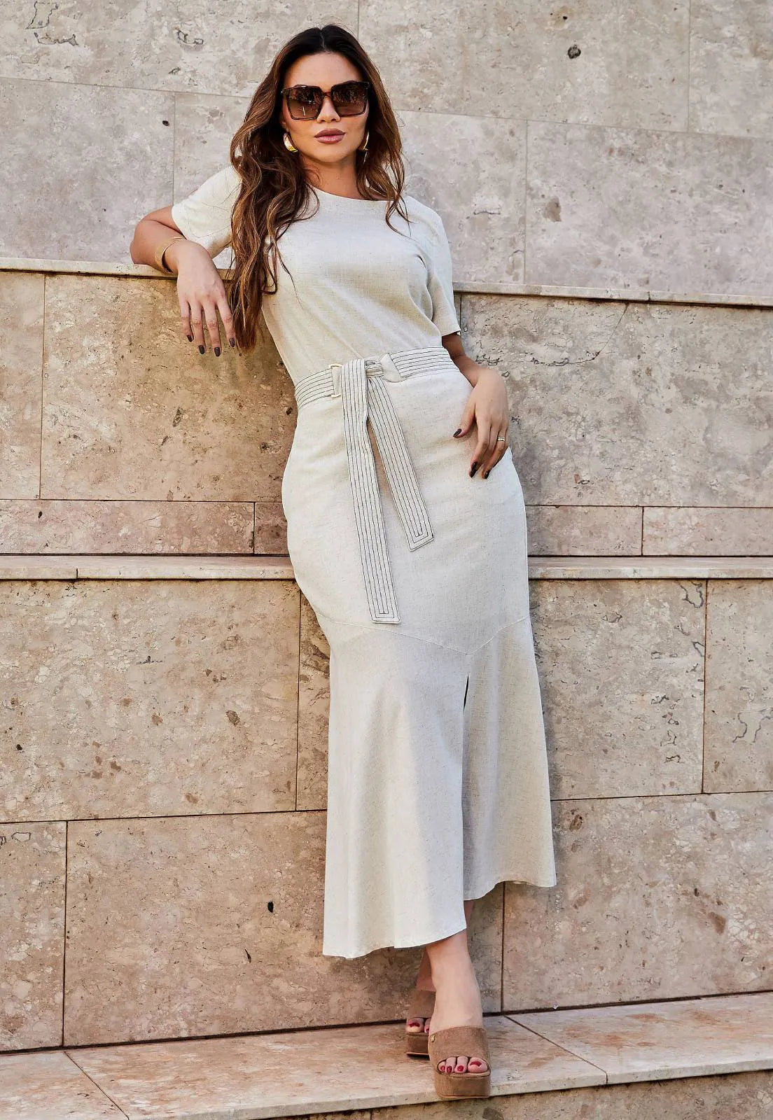 Conjunto Mamorena Blusa Manga Curta e Saia Longuete em Linho com Detalhe de Faixa Pespontada