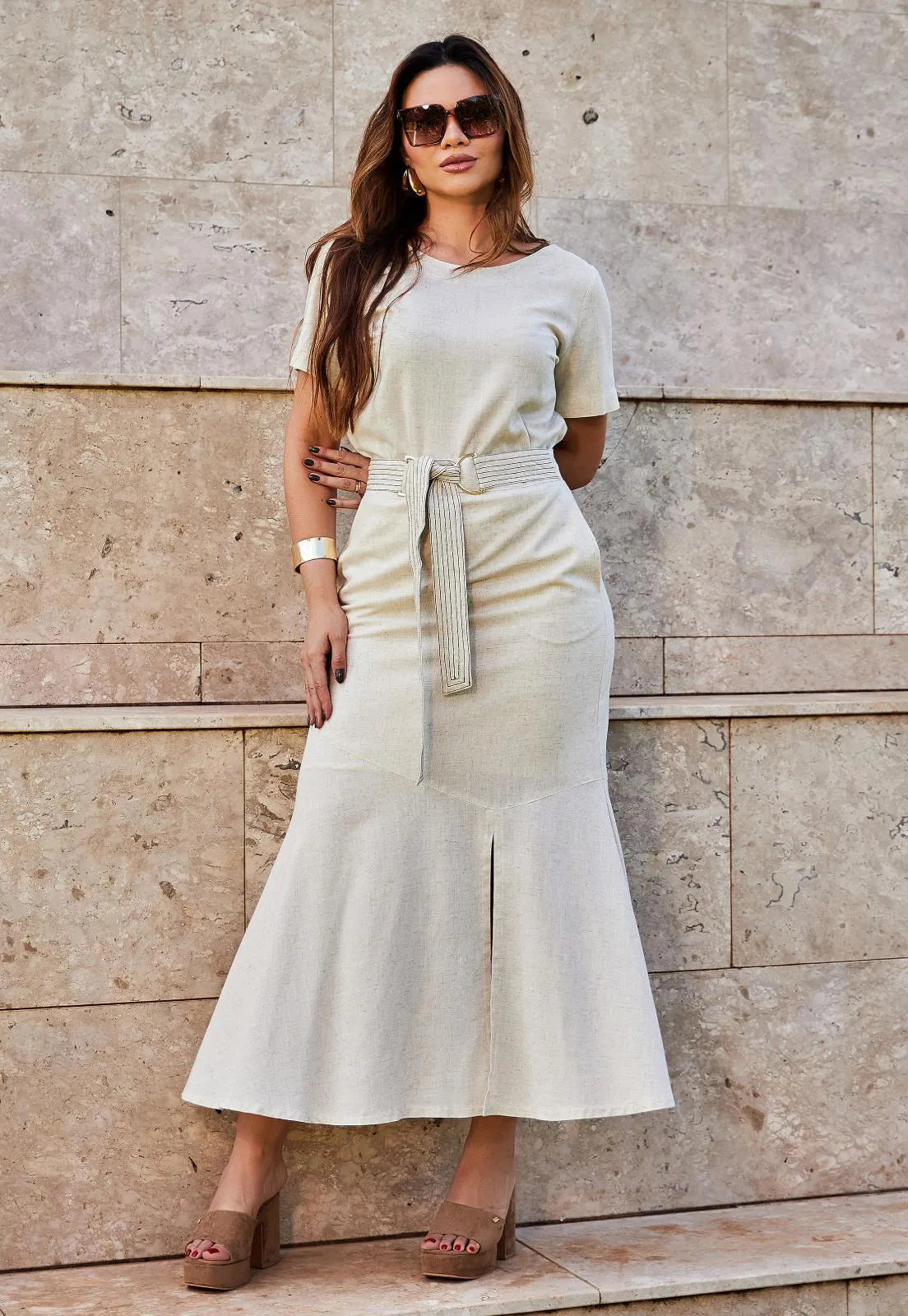 Conjunto Mamorena Blusa Manga Curta e Saia Longuete em Linho com Detalhe de Faixa Pespontada