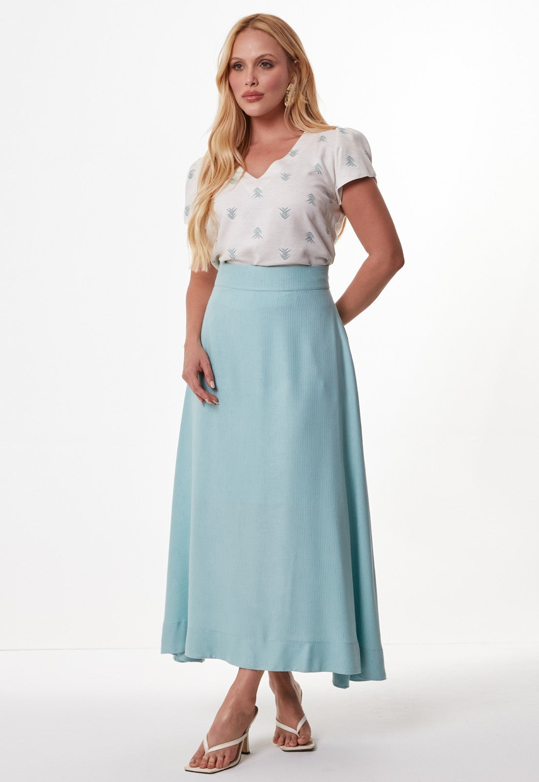 Conjunto Mamorena Blusa Manga Curta em Tecido Cora Estampada e Saia Midi Godê em Tecido Luna