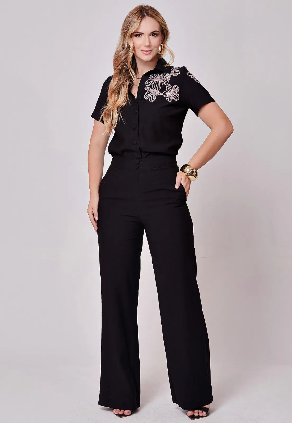 Conjunto Mamorena Camisa Manga Curta e Calça Reta em Alfaiataria Sensorialle com Bordado Eletrônico