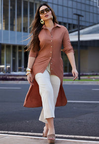 Conjunto Mamorena Camisão Manga Longa em Poliéster e Calça Pantacourt em Linho com Botões Madrepérola