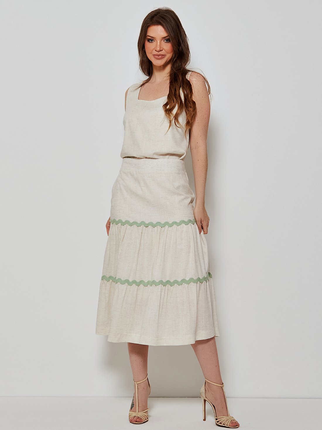 Conjunto Mamorena de Blusa e Saia Midi em Viscolinho com Sianinhas