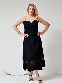 Conjunto Mamorena de Blusa e Saia Midi Gode em Linho com Detalhes de Entremeio e Bicos