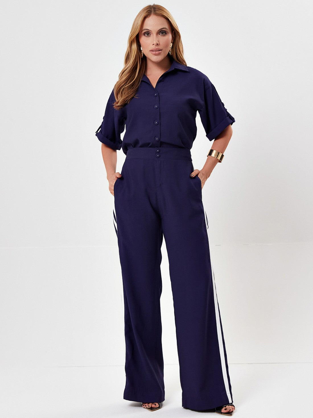 Conjunto Mamorena de Camisa Manga Curta e Calça em Liocel com Martingale e Faixa Lateral