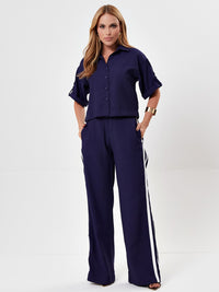 Conjunto Mamorena de Camisa Manga Curta e Calça em Liocel com Martingale e Faixa Lateral