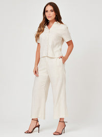 Conjunto Mamorena de Camisa Manga Curta e Calça Pantacourt em Tecido Merida