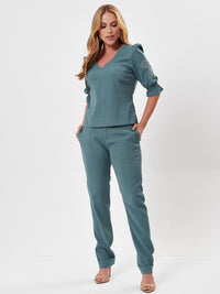 Conjunto Mamorena em Alfaiataria Toronto de Blusa Manga Curta com Bordado e Calça Skinny com Faixa do Mesmo Tecido