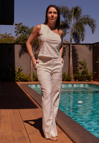 Conjunto Mamorena em Linho com Elastano de Blusa Nula Manga e Calça Reta Longa com Bordado